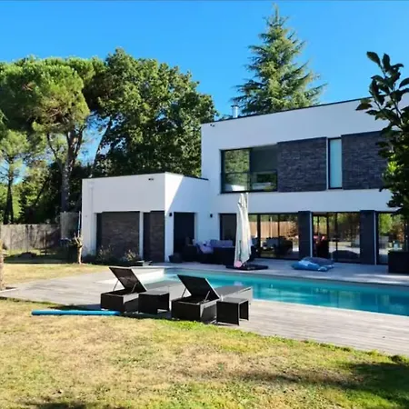 Architect-designed House In Bordeaux Вилла *
