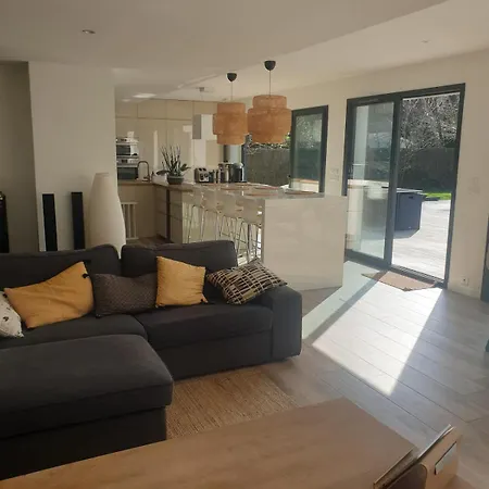 Architect-designed House In Bordeaux Пессак